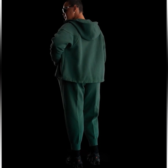 Nike Sportswear Tech Fleece Women's Mid-Rise Joggers (Plus Size) NWT - Picture 6 of 13